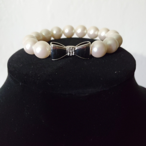 Synthetic Pearl bracelet - Picture 1 of 1